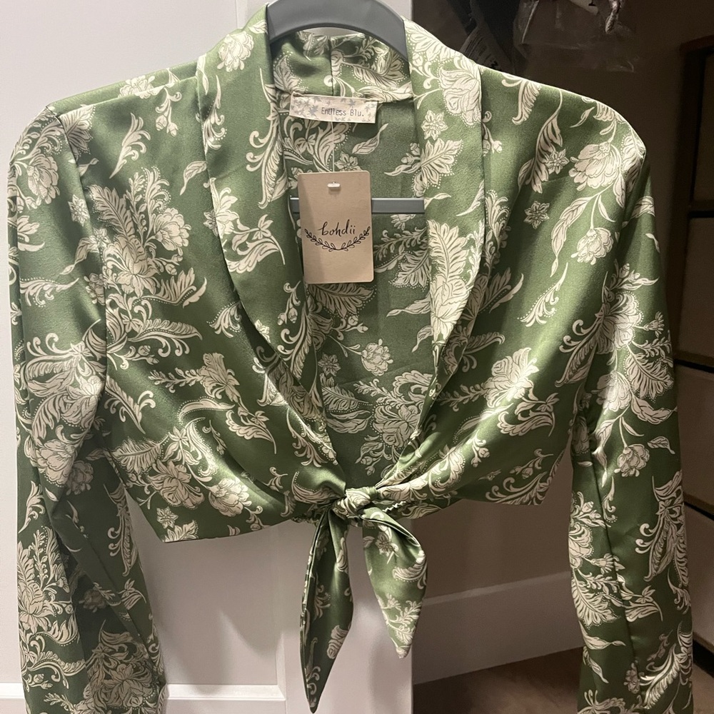 Front tie long sleeve blouse! NWT